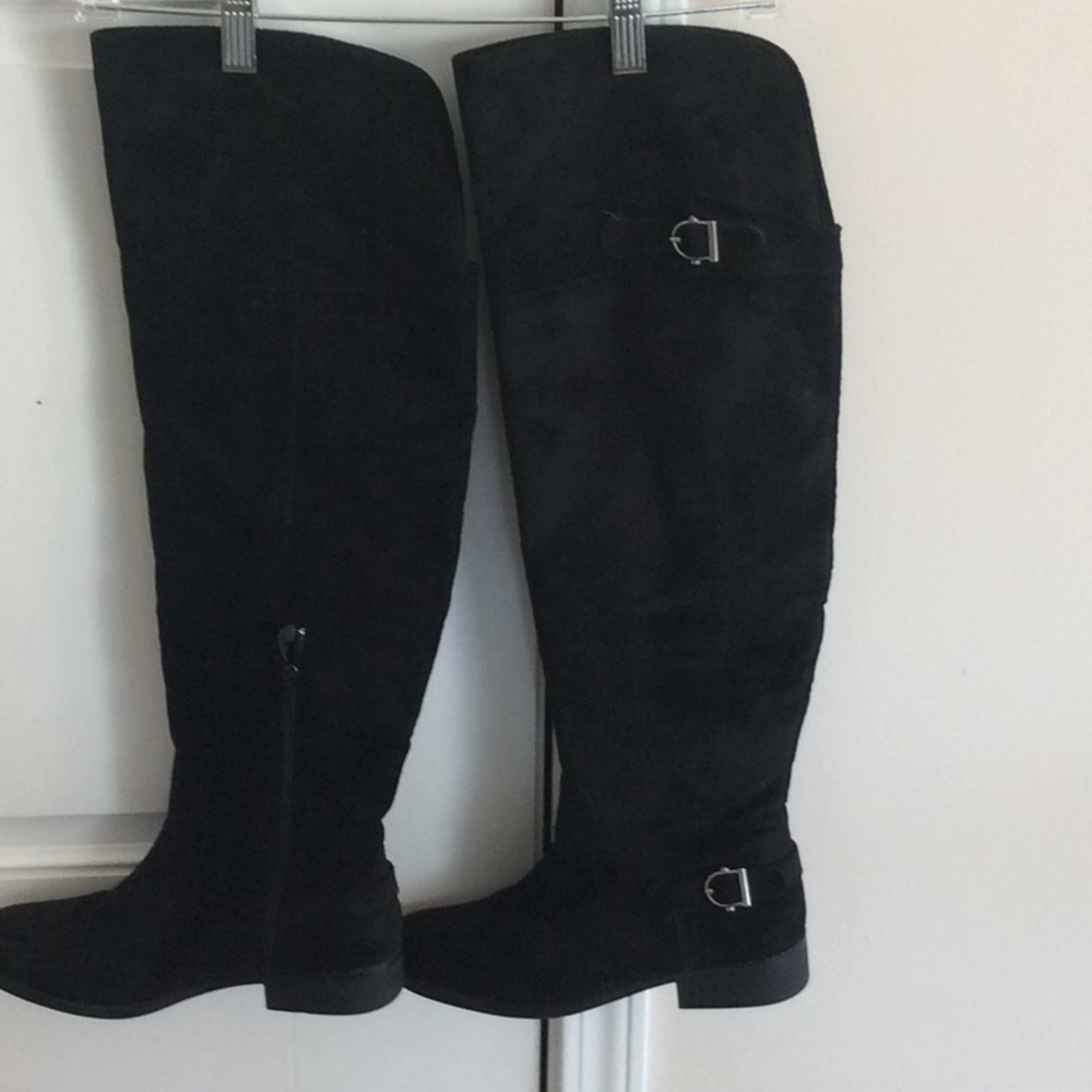 Boot size 8.  Worn twice. Excellent condition.